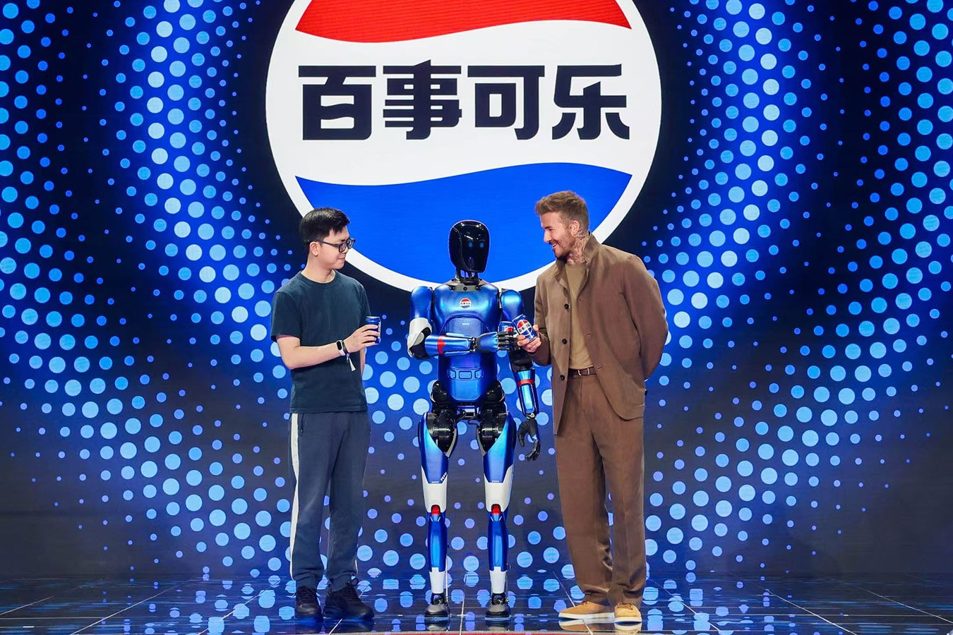 太阳成集团tyc机器人携手百事中国共创“百事蓝宝” 共燃渴望新章